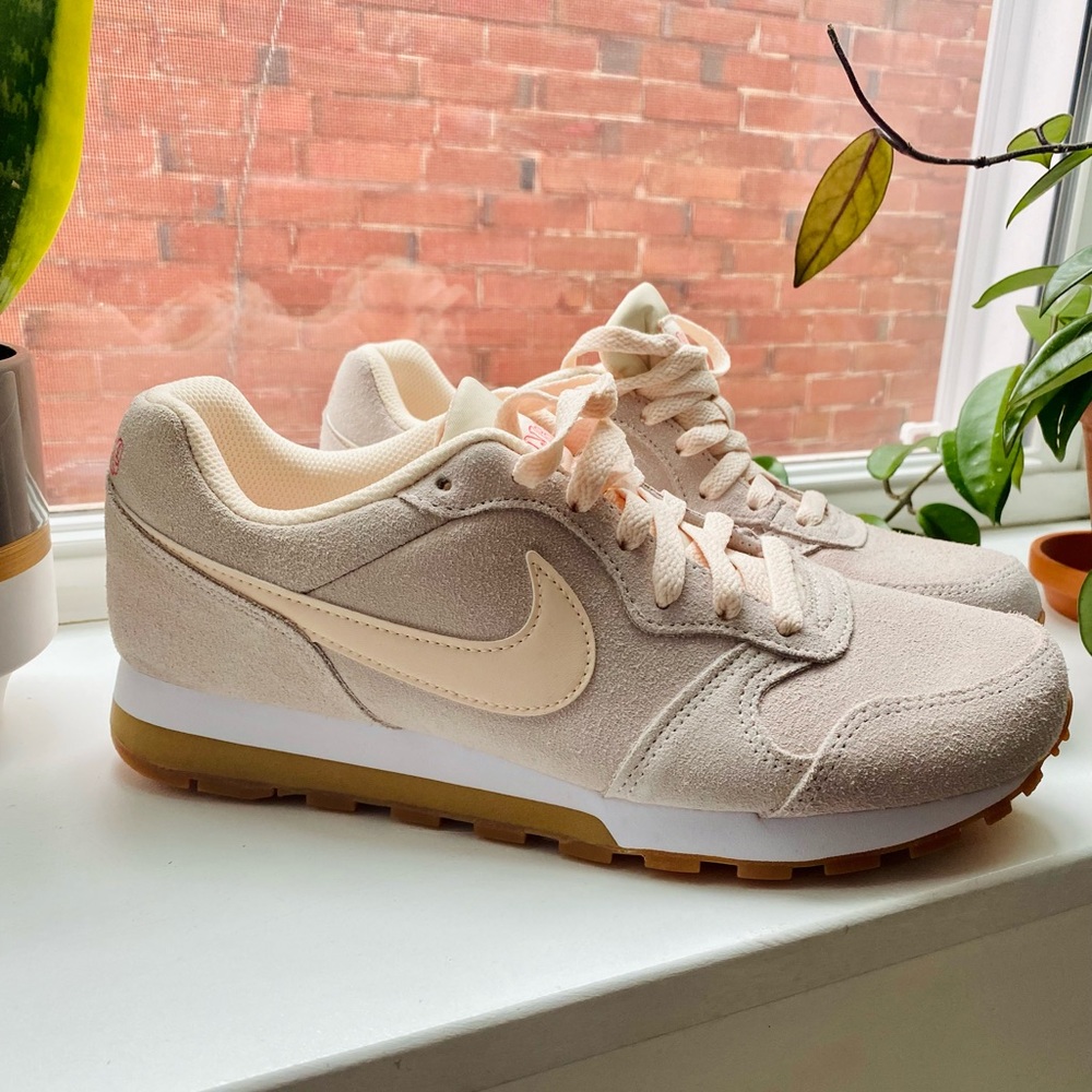 New (without tags)low top Nike sportswear suede sneakers